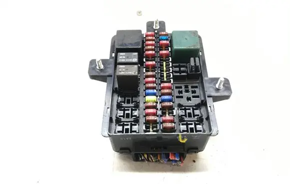 SsangYong Kyron Fuse module 09E5150 20050320 8213009070