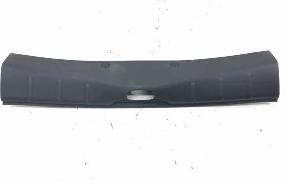 Trunk/boot sill cover protection