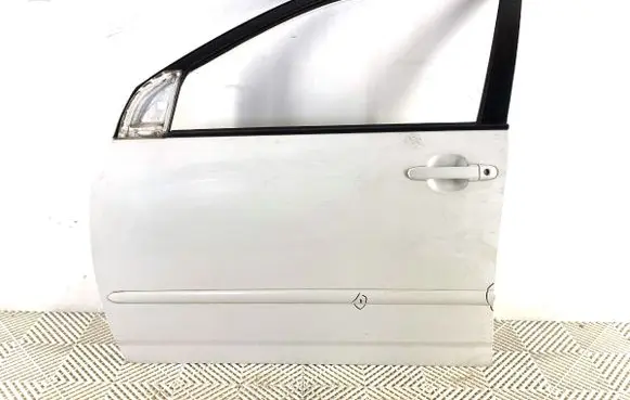 Toyota Corolla Verso E121 Front door