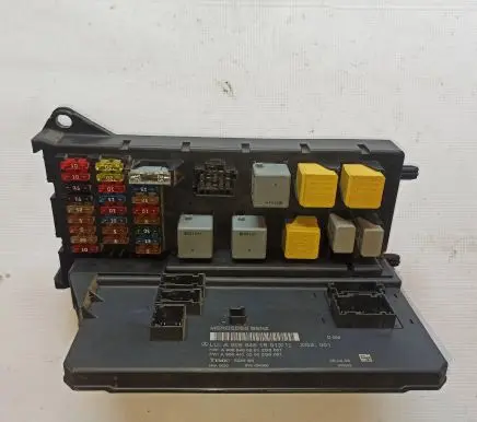 Mercedes-Benz Sprinter W906 Fuse module A9065451601 A9065450401