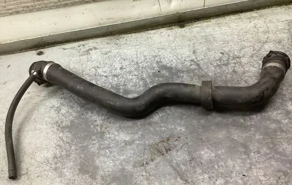 BMW 5 E39 Engine coolant pipe/hose