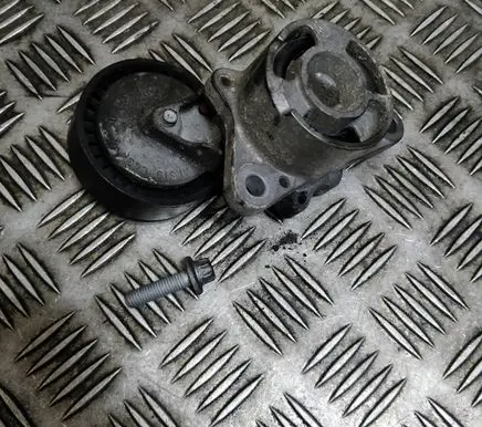 Mercedes-Benz E W213 Generator/alternator belt tensioner