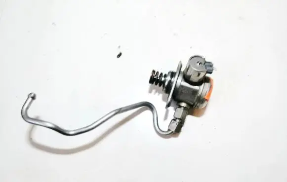 BMW 2 F22 F23 Fuel injection high pressure pump 13518604231 0261520284