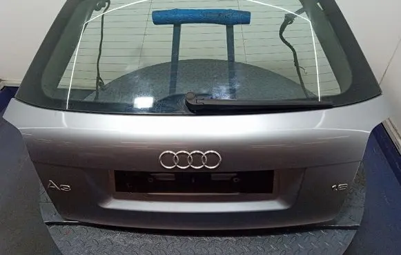 Audi A3 S3 8P Tailgate/trunk/boot lid