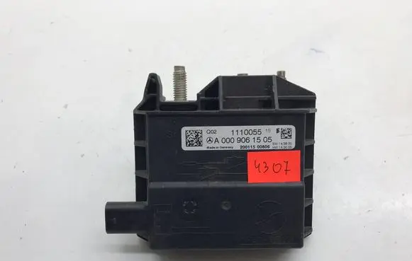Mercedes-Benz C W205 Battery relay fuse A0009061505 1110055 20011500806