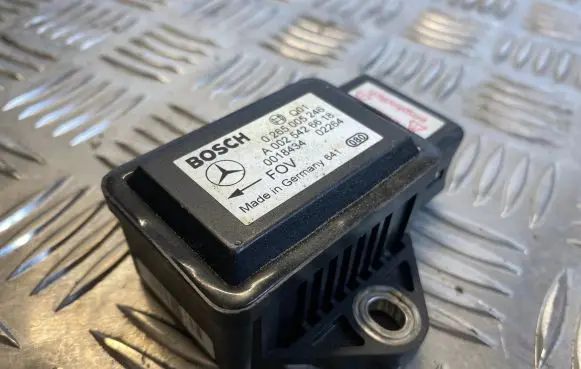 Mercedes-Benz E W211 ESP acceleration yaw rate sensor A0025426618 0265005246