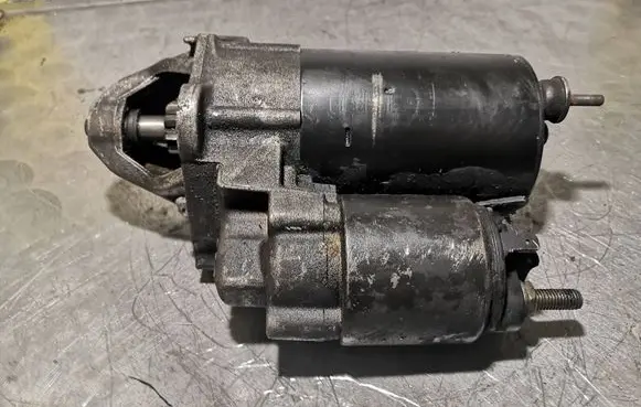Volkswagen PASSAT B5 Starter motor 058911023B 0001107068 7702309462
