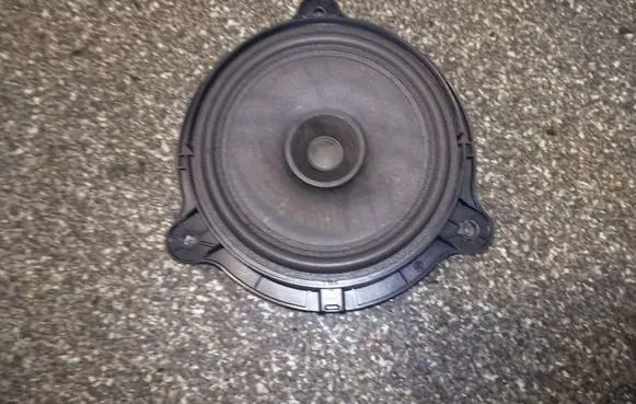 Nissan Qashqai+2 Rear door speaker