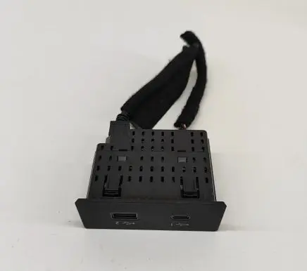 Nissan Qashqai J12 USB socket connector 284H36RA2A