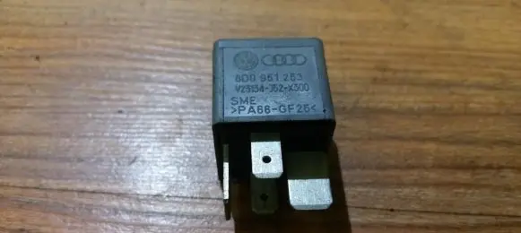 Audi A4 S4 B5 8D Other relay 8d0951253 v23134-j52-x300