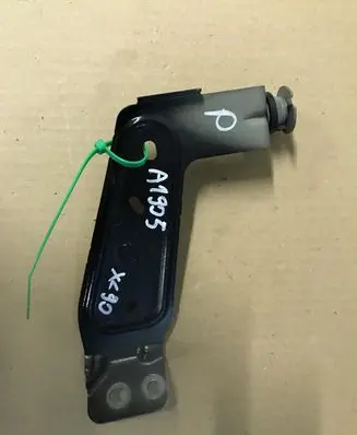 Volvo XC90 Fender mounting bracket