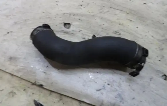 Intercooler hose/pipe