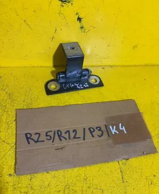 Opel Astra J Rear door lower hinge 93867616