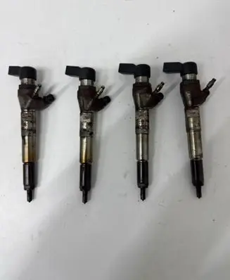 Mercedes-Benz A W176 Fuel injector H8201100113 166006212R