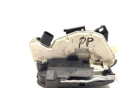 Volkswagen Tiguan Front door lock 5N1837016C