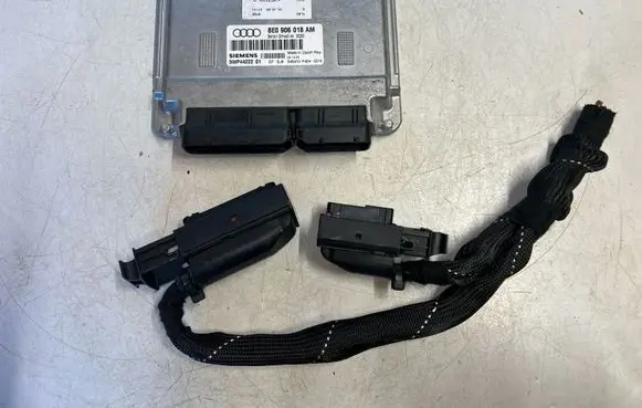 Audi A4 S4 B7 8E 8H Engine control unit/module 8E0906018AM