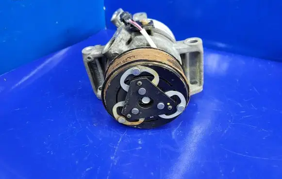 Dacia Sandero Air conditioning (A/C) compressor (pump) 926003541R T99133AA 9025334566