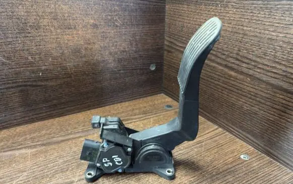Mercedes-Benz Sprinter W901 W902 W903 W904 Accelerator throttle pedal 9013000504 0281002337