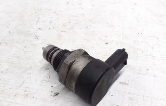 Honda CR-V Fuel pressure regulator 0281002966