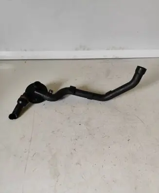 Volkswagen Golf III Breather/breather pipe/hose 028129101D 3911170975