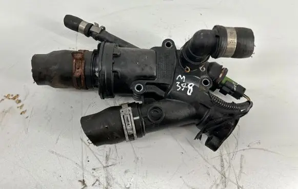 Ford Kuga I Thermostat/thermostat housing 9682141580