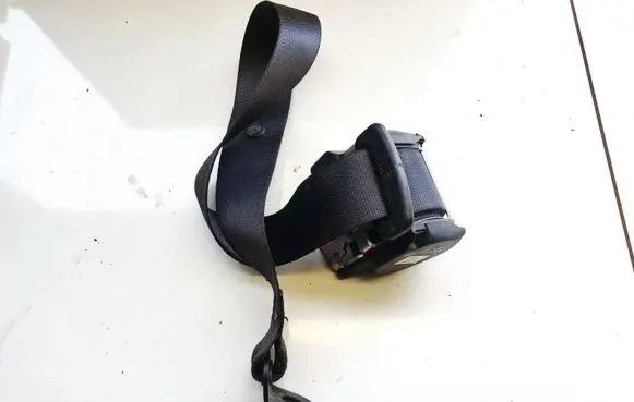 Fiat Croma Middle seatbelt (rear) 33053986a