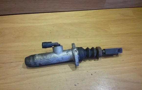 Audi 80 90 S2 B4 Clutch master cylinder 893721401D