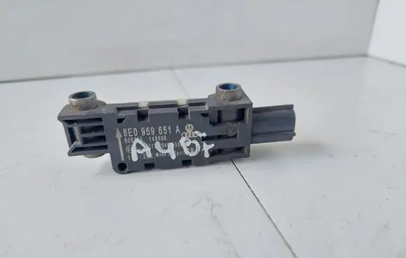 Audi A4 S4 B7 8E 8H Airbag deployment crash/impact sensor 8E0959651A