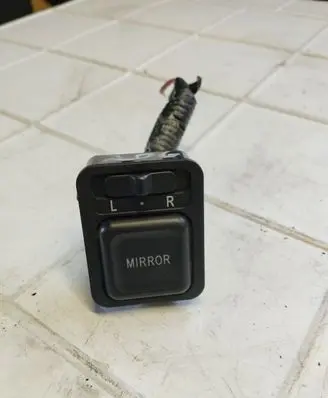 Honda CR-V Wing mirror switch