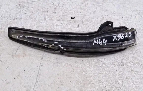 Mercedes-Benz C W205 Mirror indicator light 