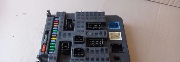 Peugeot 308 Fuse box set 9663798180