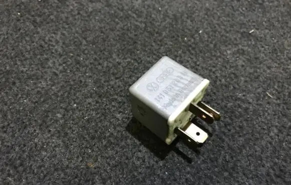 Volkswagen Golf IV Other relay 141951253b