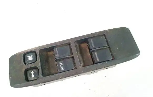 Nissan Primera Electric window control switch 25401av640 c8d-d702n