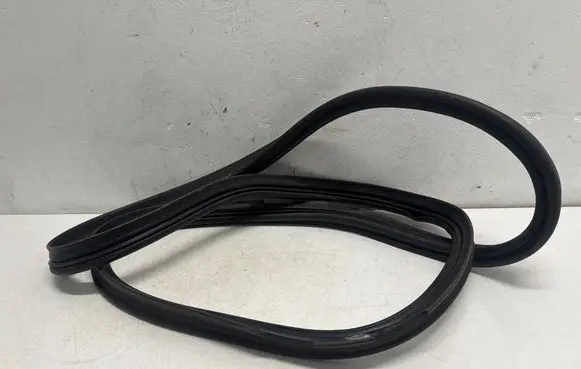 BMW X1 F48 F49 Trunk rubber seal (body) 7474447