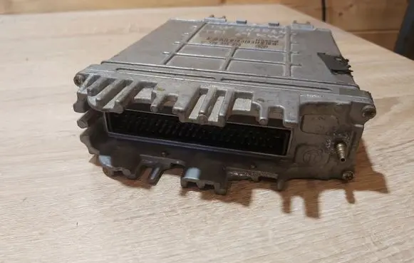 Volkswagen Golf III Engine control unit/module 028906021