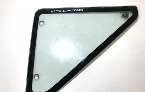 Nissan Terrano Rear side window