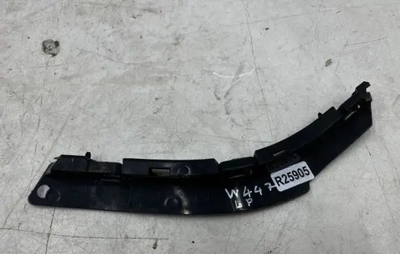 Mercedes-Benz Vito Viano W447 Front bumper mounting bracket A4478850521