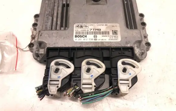 Mazda 3 I Engine control unit/module ECU 6M61-12A650-BB