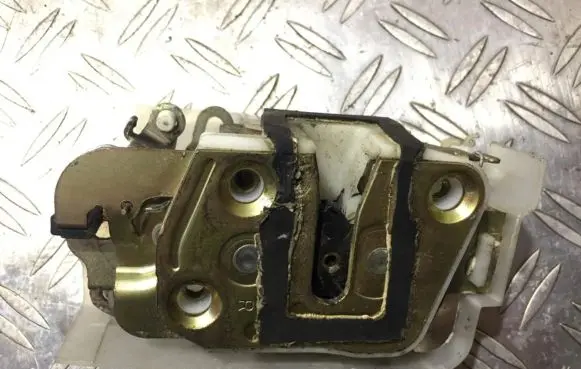 Mazda 323 Front door lock