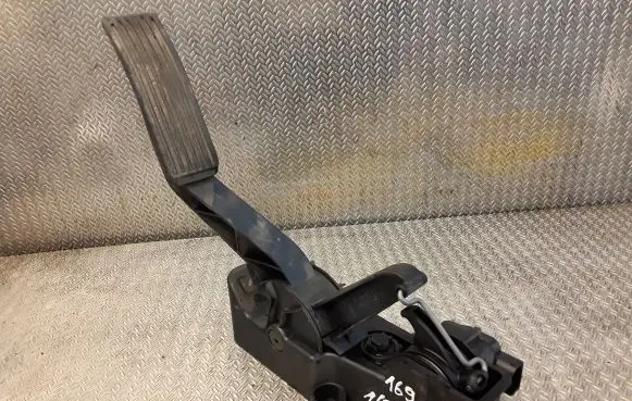 Mercedes-Benz A W169 Accelerator throttle pedal 1693000204 A1693000204