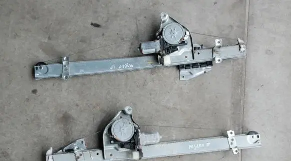Mitsubishi Pajero Front door window regulator with motor 170KM