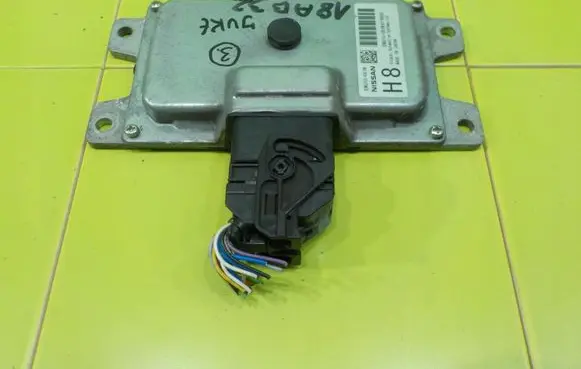 Nissan Juke I F15 Engine control unit/module EMU10081N 18AB32