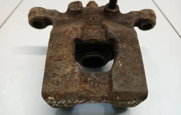 Nissan Qashqai Rear brake caliper