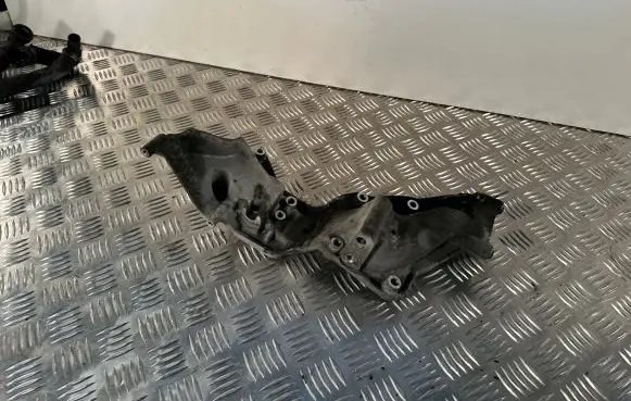 Volvo V60 Engine mounting bracket 31367263
