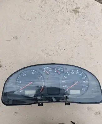 Volkswagen PASSAT B5 Speedometer (instrument cluster)