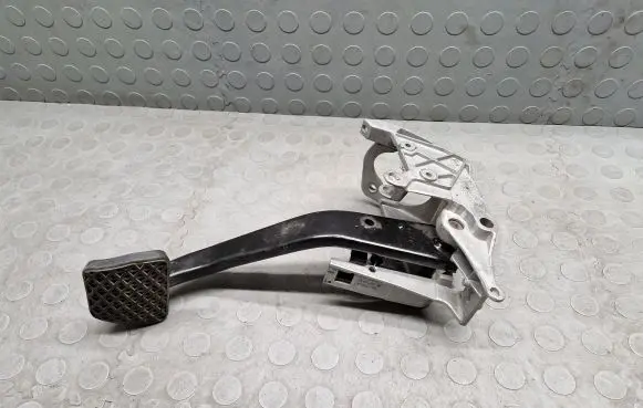 BMW 3 E90 E91 Brake pedal 6751975