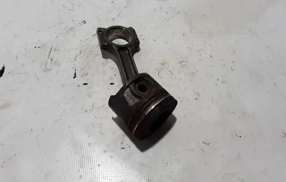 Renault Modus Piston with connecting rod 120A13696R