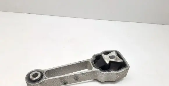 Volvo S60 Engine mount bracket 30793322