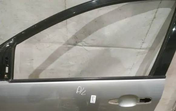 Subaru B9 Tribeca Front door glass trim molding