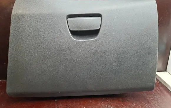 Peugeot 208 I Glove box lid/cover 
